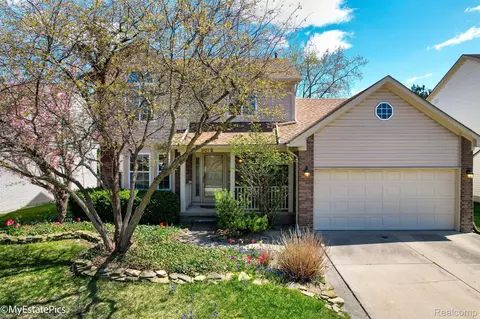 3072 Albany Crt Ct, Troy, MI 48083