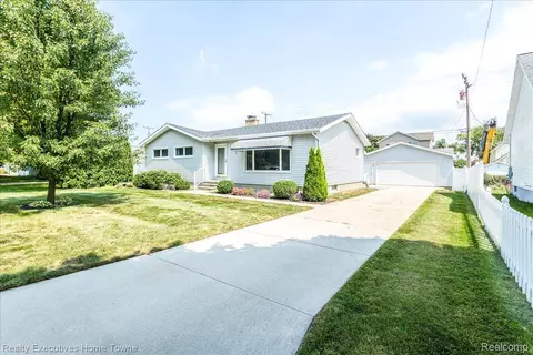 2912 Wright St, Port Huron, MI 48060