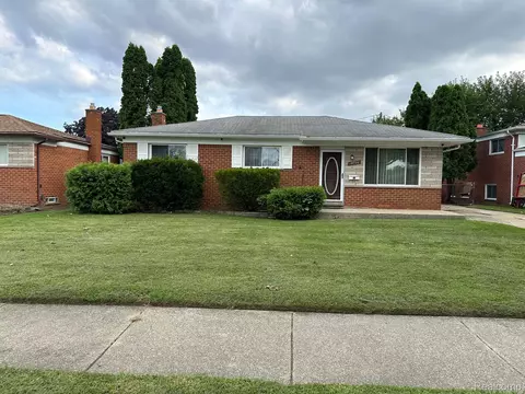 14736 Lowe Dr, Warren, MI 48088
