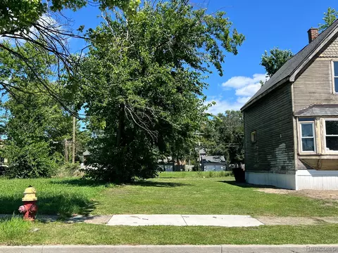 2496 Parker St, Detroit, MI 48214