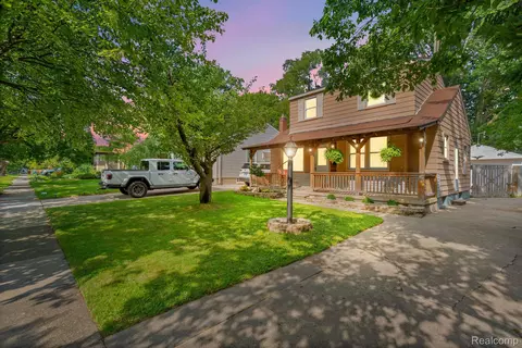 631 S Rembrandt Ave, Royal Oak, MI 48067