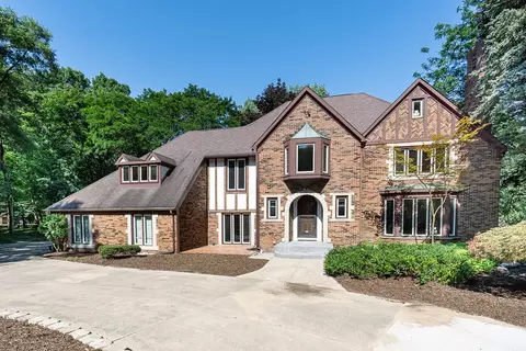 300 Camelot Way, Oakland, MI 48306