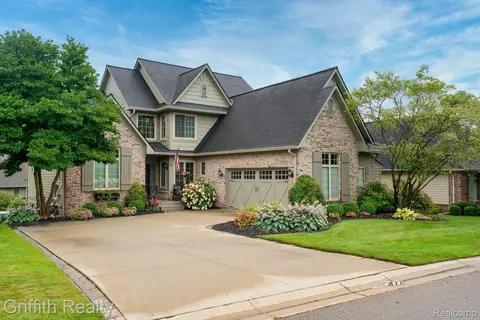 4593 Villa France Dr, Genoa, MI 48116