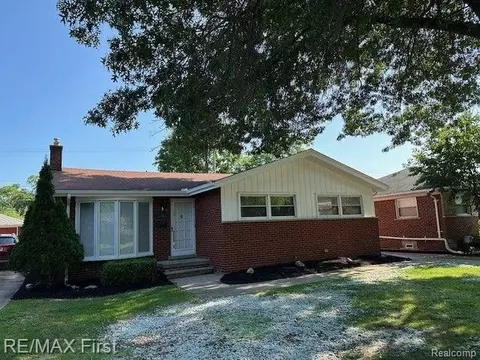 20313 Chalon St, Saint Clair Shores, MI 48080