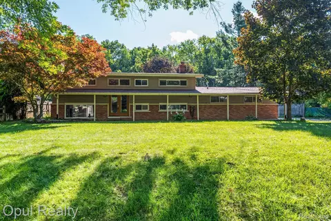 1814 Big Trail Rd, Commerce, MI 48390