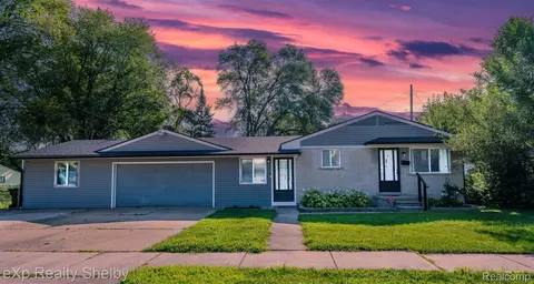 27240 Edward St, Roseville, MI 48066