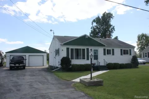 3187 W Stanley Rd, Mount Morris, MI 48458