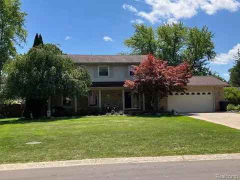 6086 Kings Shire Rd, Grand Blanc, MI 48439