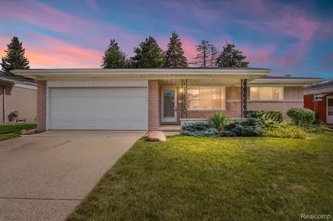 2448 Donna Ave, Warren, MI 48091