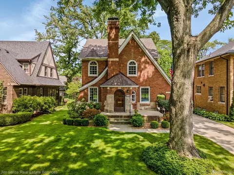 714 Washington Rd, Grosse Pointe, MI 48230