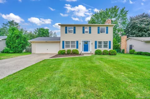 5107 Old Franklin Rd, Grand Blanc, MI 48439