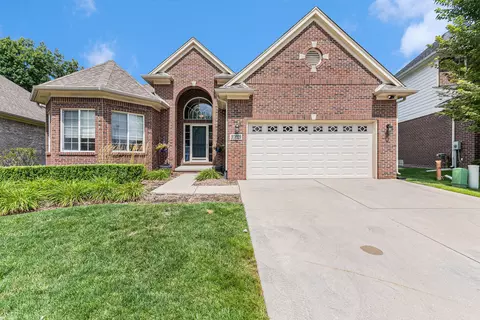30029 Trailwood Dr, Warren, MI 48092