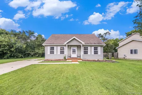 8955 Ash Dr, Northfield, MI 48189