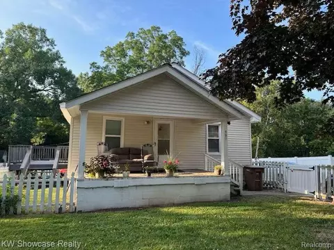721 Clara Ave, Pontiac, MI 48340