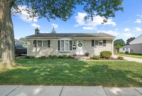 9194 Pere Ave, Livonia, MI 48150