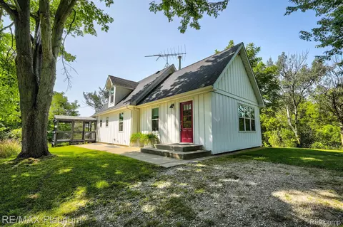 10488 Smith Rd, Argentine, MI 48436