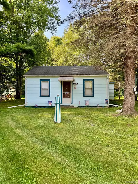 7286 Portal Rd, Worth, MI 48450