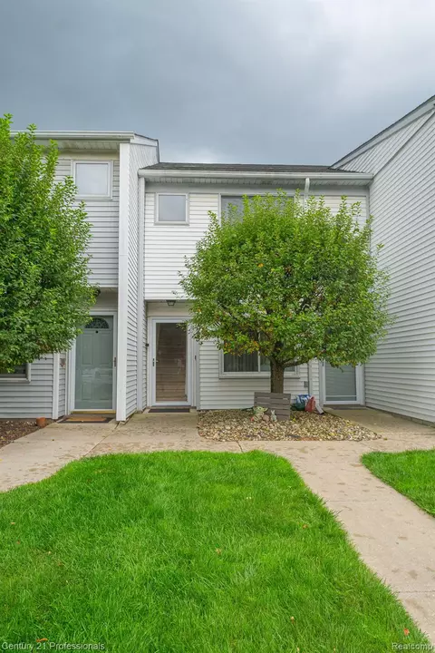 25 Rosebud Ln 30 I Ln #30, Mount Clemens, MI 48043