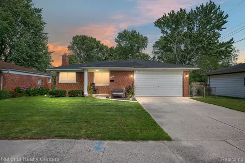 21826 Ontaga St, Farmington Hills, MI 48336