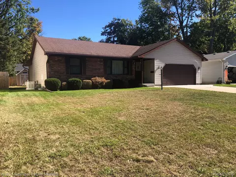 3948 Tamarack Dr, Port Huron, MI 48060