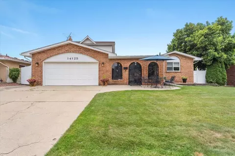 14125 Williamsburg Dr, Riverview, MI 48193
