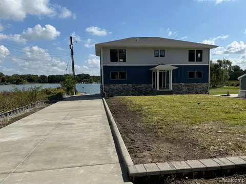 5974 Carroll Lake Rd, Commerce Twp, MI 48382