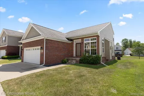 26651 Elk Run E, Lyon, MI 48165
