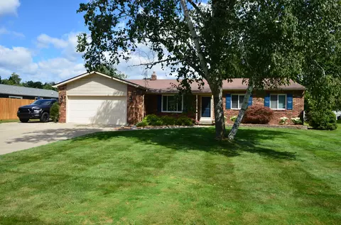 9120 Sussex St, White Lake, MI 48386