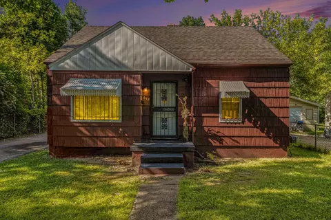 618 W Mott Ave, Flint, MI 48505