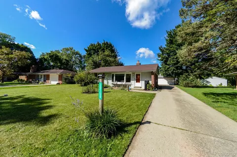 29759 Spring River Dr, Southfield, MI 48076