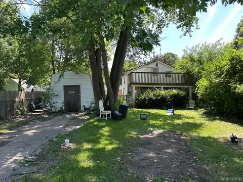 1406 E Parkwood Ave, Burton, MI 48529