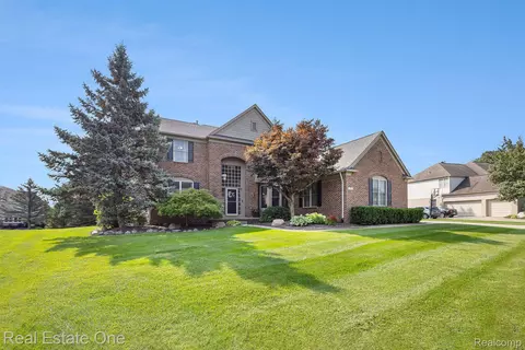 1936 Watson Cir, Rochester, MI 48306