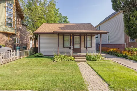 947 Bennaville Ave, Birmingham, MI 48009