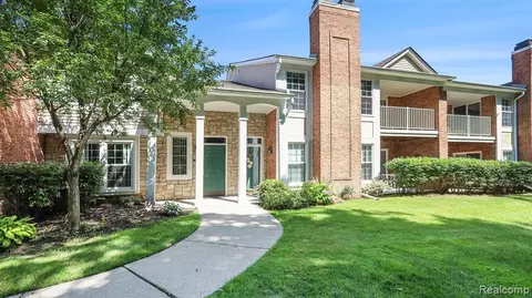 56245 Chesapeake Trl UNIT 275, Shelby Township, MI 48316