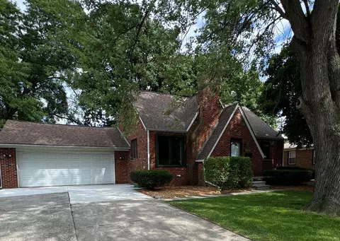 26726 Oakland St, Roseville, MI 48066