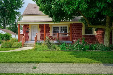 27405 Gilbert Dr, Warren, MI 48093