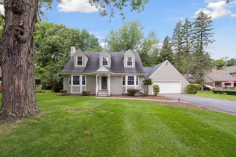 440 Eileen Dr, Bloomfield Township, MI 48302