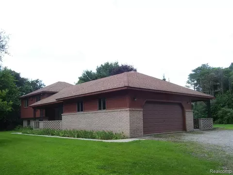 1185 E Gunn Rd, Rochester, MI 48306