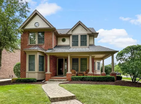 10153 Hart Ave, Huntington Woods, MI 48070