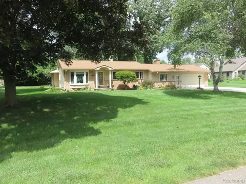 475 Lovell Dr, Troy, MI 48085