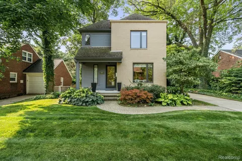 10 Maywood Ave, Pleasant Ridge, MI 48069