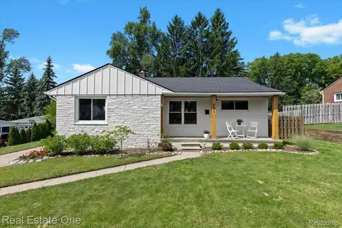 401 Bennett St, Milford, MI 48381