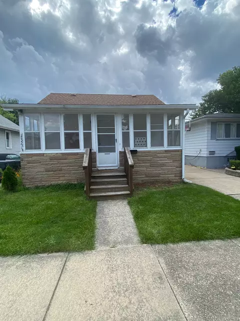 28359 Felician St, Roseville, MI 48066
