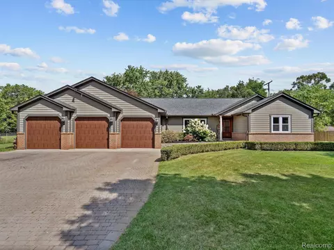 4275 Springdale St, Oakland, MI 48306