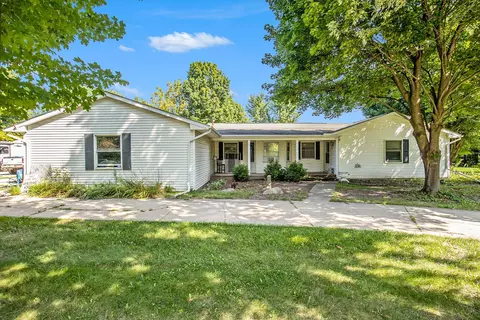 3076 Della Dr, Rose, MI 48442