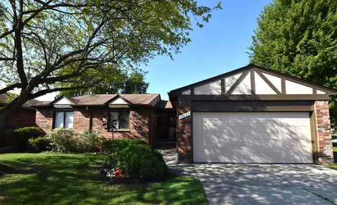 29699 Beech Nut Dr 13 3 Dr #13, Warren, MI 48092