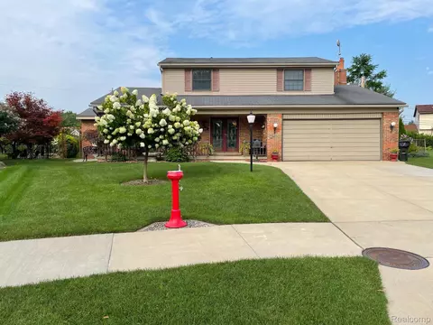 5002 Rockdale Crt Ct, Sterling Heights, MI 48310