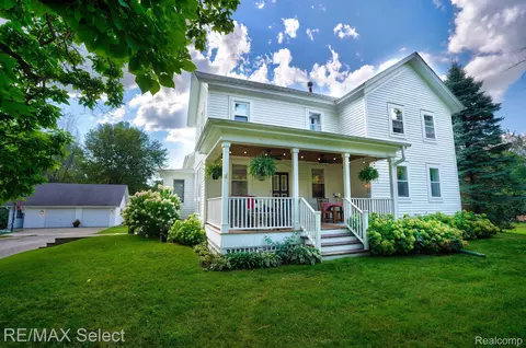 10166 Halsey Rd, Grand Blanc, MI 48439