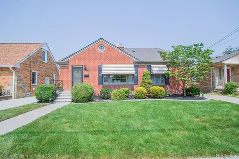 23215 Clairwood St, Saint Clair Shores, MI 48080