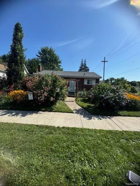 7212 Stephens, Center Line, MI 48015